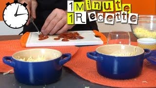 1 Minute 1 Recette  oeufs cocotte au chorizo [upl. by Blake]