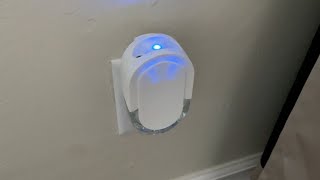 Febreze Light Indicator Plug In Air Freshener REVIEW [upl. by Hanser]