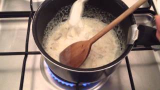 Faire une sauce au Bleu dAuvergne  Sauce viande [upl. by Yelsa]