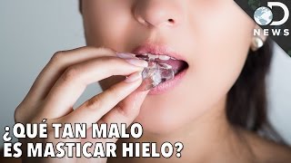 ¿Qué tan malo es masticar hielo  Discovery en Español [upl. by Ellehcil]