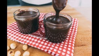 Nutella fatta in casa  Ricetta in 5 minuti più buona dell’originale [upl. by Atenik]