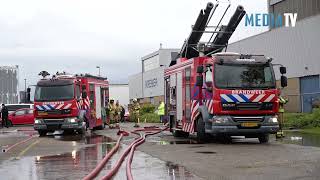 Grote brand met veel rookontwikkeling verwoest loods Waterleidingstraat Vlaardingen [upl. by Bullough]