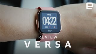 Fitbit Versa Review  Test et avis montre connectée sport [upl. by Ettenowtna]