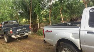 Nissan frontier 4x4 VS Toyota 22R 4x4 [upl. by Ahsal]