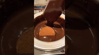 ✨🍫Cómo bañar Alfajores marplatenses food alfajores chocolate viralvideo shorts [upl. by Assenat]