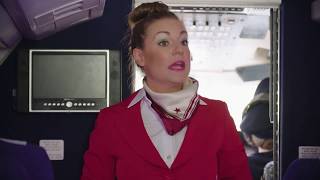 Stewardess Eva uit Rotterdam geeft instructies  Klikbeet [upl. by Jeromy]