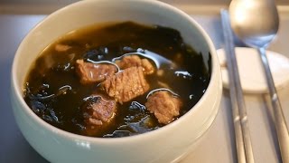 Eng subs 미역국 만들기 how to make Koreanstyle seaweed soup miyeok kook [upl. by Alicec]