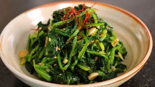 Spinach side dish Sigeumchinamul 시금치나물 [upl. by Nosidam796]