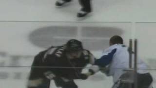 Matt Pettinger vs Ryan Getzlaf Jan 9 2009 [upl. by Aihsrop]