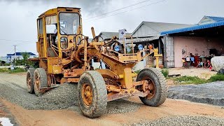 Amazing Grader Moving Dirt Creating Smooth Roads in Tough Conditions [upl. by Euqinemod]