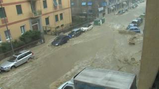 GIOANT2000  Alluvione Genova via Isonzo 4 11 11mp4 [upl. by Enirrok]