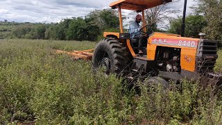 O trator CBT8440 o consumo é 10 litros de diesel em 1 hora cortando terra [upl. by Arhaz]