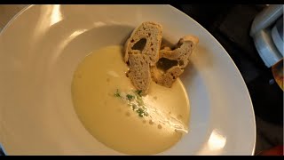 3 Selbstgemachte Spargelcremesuppe einfach selber kochen  Rezept für Spargelsuppe DeutschHD [upl. by Etiam]