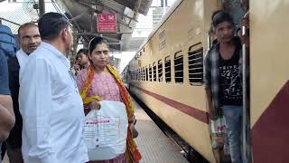 Parallel Train Arrivals at Thane 22159 Mumbai Chennai Express amp new 11012 Dhule Mumbai Express [upl. by Masao]