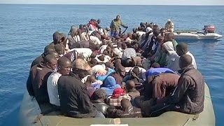 Plus de 200 000 migrants ont tenté de traverser la Méditerranée cette année [upl. by Kiran]