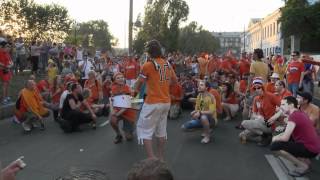 Oranjefans spelen het Oekraïens volkslied in de Oranjemars voor NederlandDuitsland EK 2012 [upl. by Nirrok445]