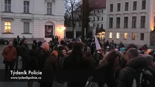 DEMONSTRACE PROTI VLÁDNÍM OPATŘENÍM U PRAŽSKÉHO HRADU [upl. by Brandy]