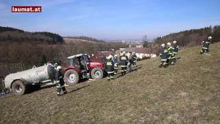 Traktor mit Güllefass rutschte in Schleißheim steilen Hang hinunter [upl. by Amandy358]