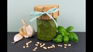 Pesto alla Genovese  das BasilikumPesto einfach selbst gemacht [upl. by Undine49]