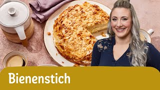 Bienenstich mit Pudding 🍰🍮  Rezept für Blechkuchen  REWE Deine Küche [upl. by Favien]