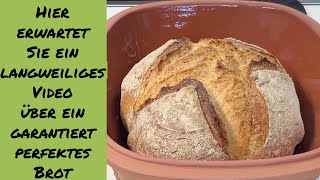 Das perfekte Brot selber backen ganz einfach im Römertopf Knusprig und lecker [upl. by Dorothea]