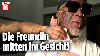 BasketballLegende Dennis Rodman hat ein GesichtsTattoo [upl. by Bird]