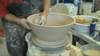 陶芸ろくろ throwing a large ceramic bowl on the pottery wheel quot茶碗 ろくろ [upl. by Patricio]