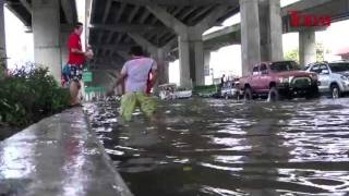 Flooding in Bangkok 24 Oct 2011 [upl. by Atazroglam]