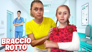 GIORGIA CADE E SI ROMPE IL BRACCIO MENTRE GIOCA IN PISCINA CON CUGINO STEFANO OSPEDALE [upl. by Cynera982]