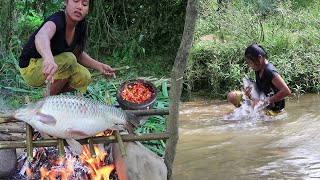 Catch Fish In River For Food Of Survival  Fish grilled with Peppers sauce Show eating Delicious [upl. by Oyam]