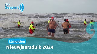 Zon 700 deelnemers starten 2024 met frisse duik op strand IJmuiden [upl. by Uamak242]