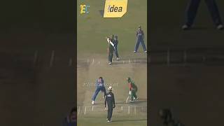 Yuvraj Singhs Street Smart No Look Run Out Gives India a Bonus Wicket yuvrajsingh yuvraj cricket [upl. by Aer821]