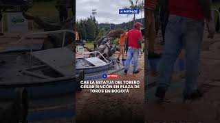 Cae la estatua del torero César Rincón en plaza de toros en Bogotá [upl. by Philipines]