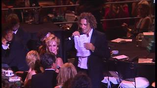 STARLITE GALA 2012 David Bisbal convence a Antonio Banderas para cantar a dúo [upl. by Remos]