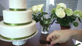 Montieren von echten Blumen auf Torten  Echte Blumen auf Hochzeitstorten  von Kuchenfee [upl. by Milicent]