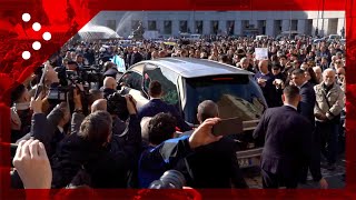 Roma il carro funebre con il feretro di Sinisa Mihajlovic lascia la chiesa salutato dai tifosi [upl. by Ahsieket]