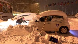 Sestriere nevica senza sosta auto ricoperte dalla neve [upl. by Nosirrah]