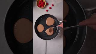 Chocopancakes met frambozen  shorts  Allerhande [upl. by Alpers]