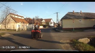 és akkor beelőzött a fűnyíró Lawn mover vs motorcycle [upl. by Dolloff]