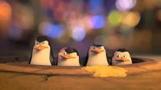 Los Pingüinos de Madagascar  Tráiler en Español [upl. by Ettennaj]