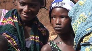 “La Enfermedad del pájaro” mujer y Malaria en Burkina Faso [upl. by Jorgan612]