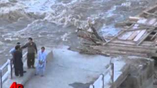 Raw Video Pakistan Flood Victims Evacuated [upl. by Melak927]