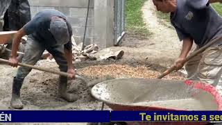 TRABAJAN EN MEJORAR EL SISTEMA DE AGUA POTABLE EN UAXACTÚN FLORES PETÉN GUATEMALA 🇬🇹 [upl. by Barncard247]