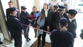 Taubira inaugure un bâtiment de la prison de FleuryMérogis [upl. by Idalla]