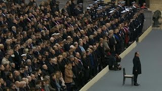 Aux Invalides hommage aux victimes du 13 novembre [upl. by Akemot]