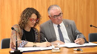 L’Ajuntament signa amb la Generalitat l’adhesió a la xarxa del Servei d’Atenció Integral LGTBIQ [upl. by Adnilasor614]