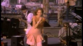 Carly Simon  Nobody Does It Better  The Spy Who Loved Me [upl. by Isej]