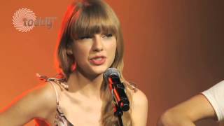 Taylor Swift I Knew You Were Trouble Live Acoustic [upl. by Nertie327]