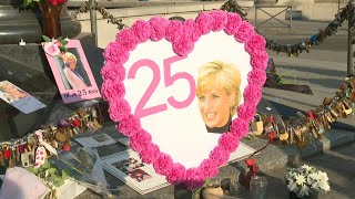 25e anniversaire de la mort de Diana à Paris le mémorial du Pont de lAlma décoré  AFP Images [upl. by Aelanna]