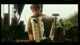 Yann Tiersen Le banquet Live aux eurock 2001 [upl. by Quitt]